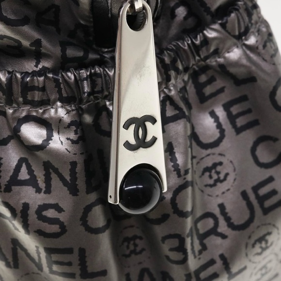 Chanel Silver 31 Rue Cambon Hobo Bag. In good condition. Minimal wear - Picture 12 of 16